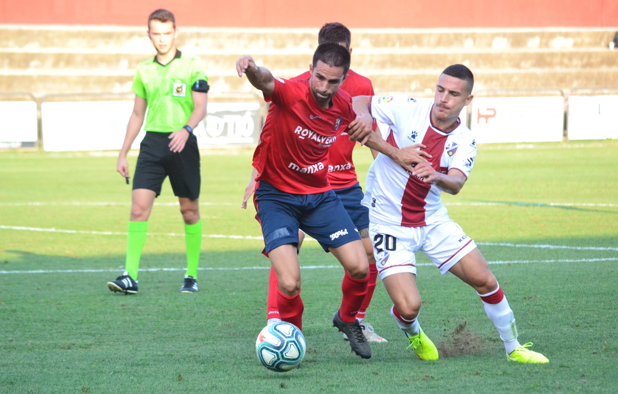 L'Olot competeix contra l'Osca (0-0) en el partit per a Càritas Garrotxa