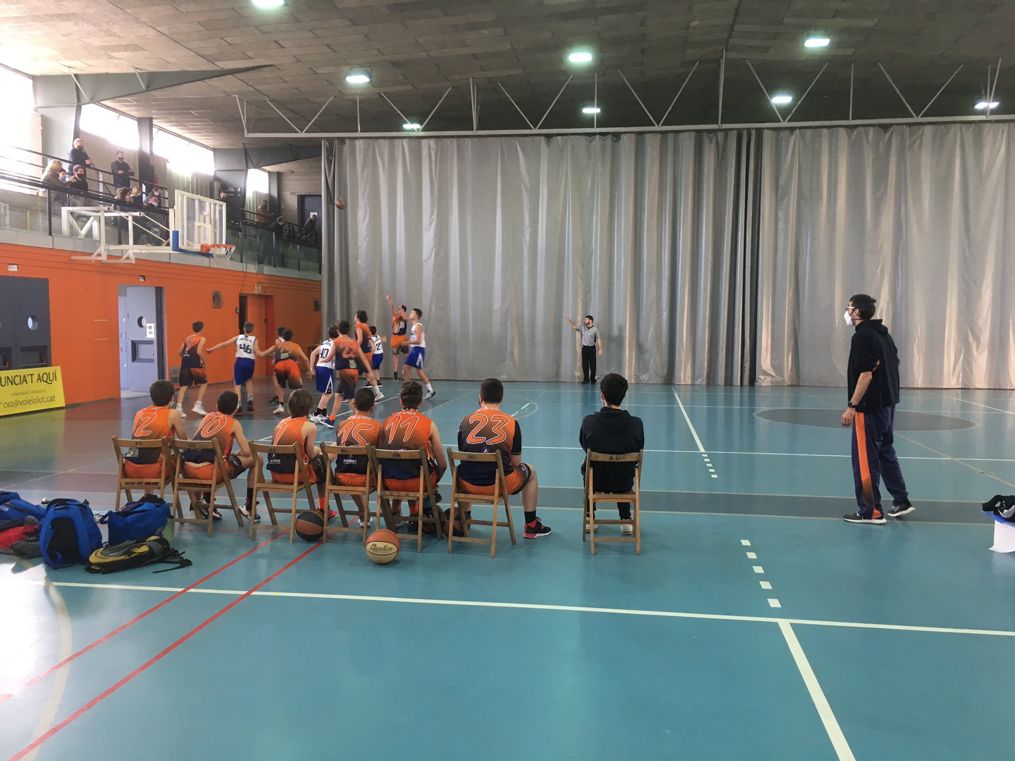 Els equips garrotxins de bàsquet tornen a competir amb menys jugadors